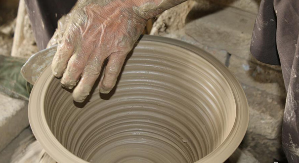 百年燒窯技藝傳承人的執著：六旬夫婦為原料尋遍田間地頭