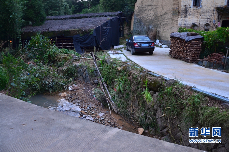 周炳耀有輛二手車，被全村人當作&ldquo;公交車&rdquo;
