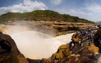 壺口瀑布現&ldquo;大河流金&rdquo;景觀