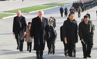 與會人員陸續入場