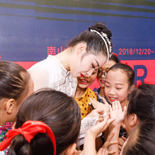 【青春的故事】青春舞動(dòng)民族之美&mdash;&mdash;專(zhuān)訪中央民族大學(xué)舞蹈學(xué)院學(xué)生李美靜