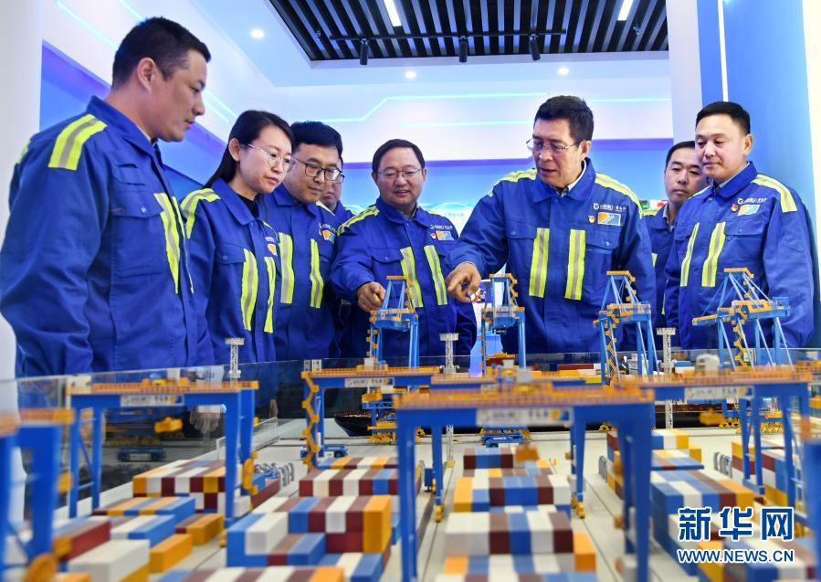 中國智慧港口的&ldquo;拓荒人&rdquo;&mdash;&mdash;記山東港口青島港連鋼創(chuàng)新團(tuán)隊(duì)