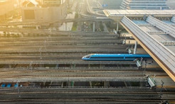 在沒有路的地方，中國探出一條條新路