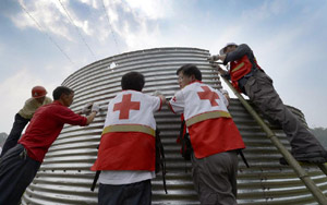 蘆山地震災區最大儲水凈水設備安裝完畢