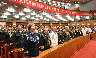 現場奏唱《中國人民解放軍軍歌》