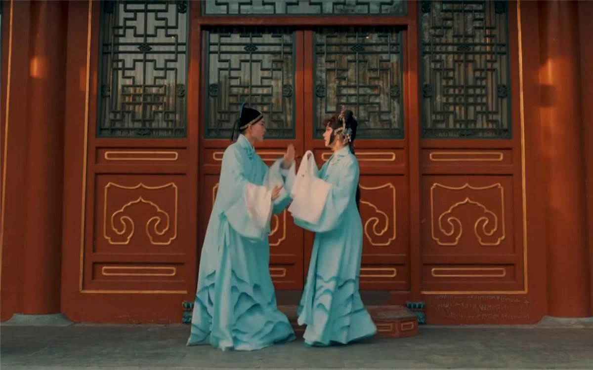 如花美眷，似水流年，說(shuō)的是戲中詞，道的是人間情