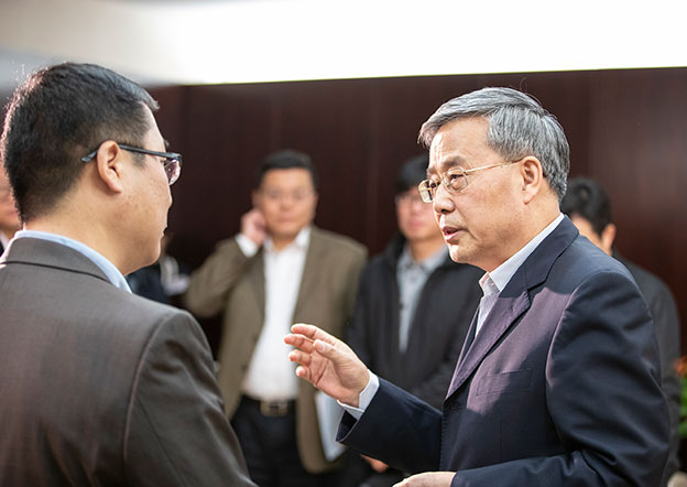 讓銀行業(yè)金融機(jī)構(gòu)愿意做、能夠做、也會(huì)做民營(yíng)企業(yè)業(yè)務(wù)