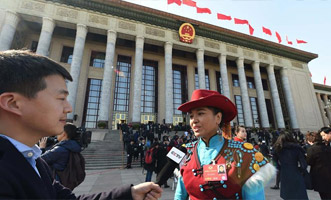 全國政協委員接受記者采訪