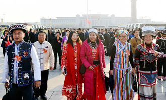 代表抵達天安門廣場