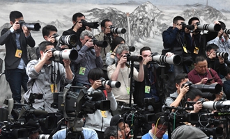 記者在現場采訪