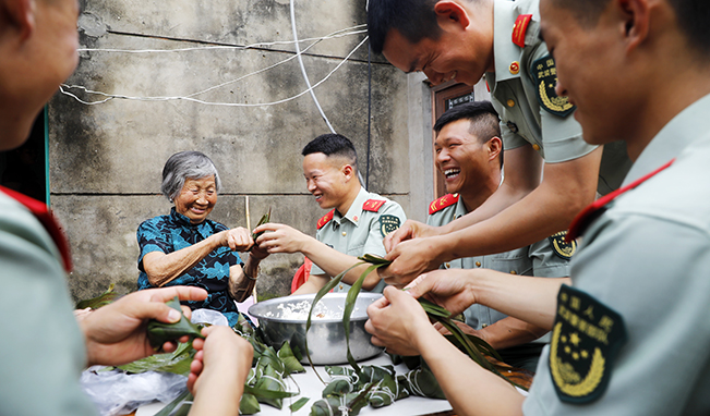 端午節，家里來了親人子弟兵