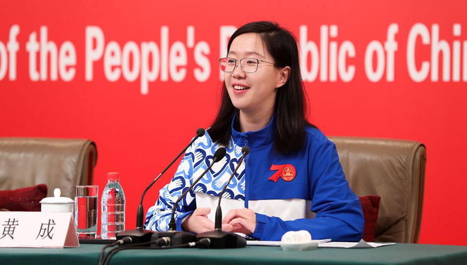 志愿者代表、清華大學經濟管理學院四年級博士生黃成介紹相關情況