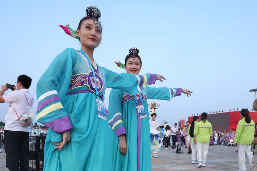今晚，我們歡聚在天安門廣場
