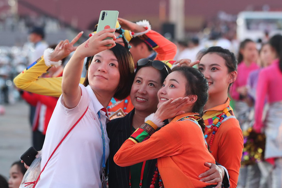 今晚，我們歡聚在天安門廣場