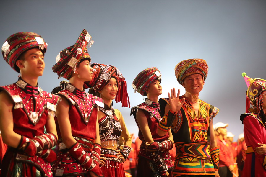 好兒好女好家園，齊心奔小康，共圓中國夢