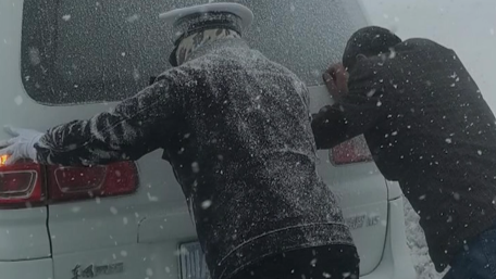 &ldquo;冰雕&rdquo;交警找到了！致敬戰斗在抗風雪一線的交警