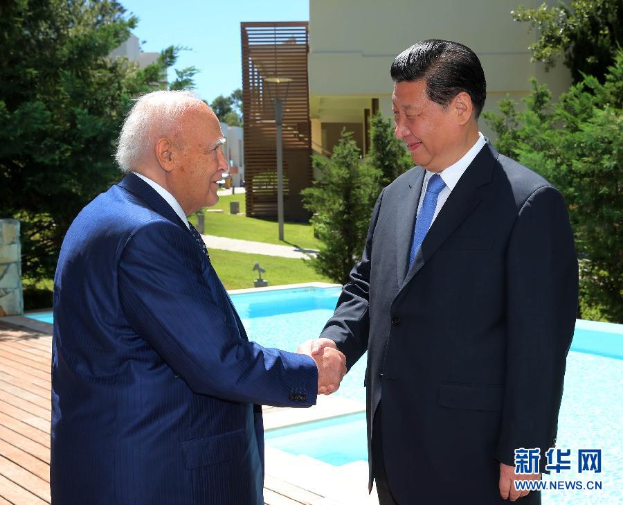 7月13日，中國國家主席習近平在希臘羅德島會見希臘總統(tǒng)帕普利亞斯。 新華社記者 蘭紅光 攝