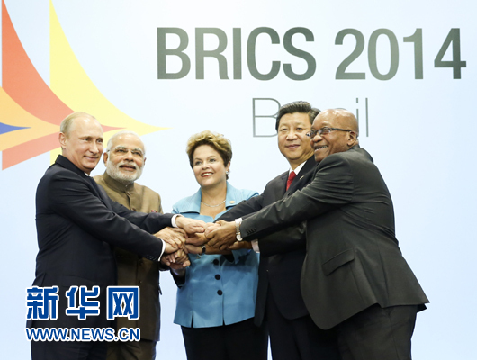 這是習近平同出席會晤的巴西總統(tǒng)羅塞夫、俄羅斯總統(tǒng)普京、印度總理莫迪、南非總統(tǒng)祖馬合影。新華社記者 蘭紅光 攝