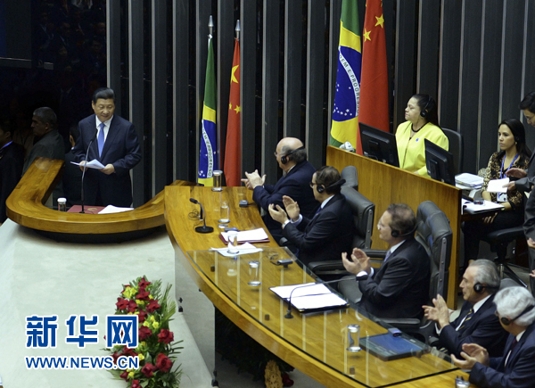 7月16日，國家主席習(xí)近平在巴西國會發(fā)表《弘揚傳統(tǒng)友好共譜合作新篇》的演講。 新華社記者 劉建生 攝