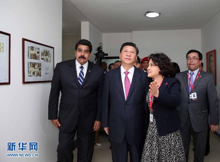 當地時間7月21日，國家主席習近平在委內瑞拉總統馬杜羅陪同下在加拉加斯參觀蒂烏娜社會住房項目。 新華社記者 蘭紅光 攝