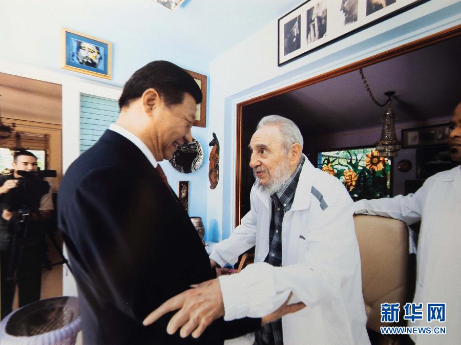 當(dāng)?shù)貢r間7月22日，國家主席習(xí)近平在哈瓦那親切探望古巴革命領(lǐng)袖菲德爾&middot;卡斯特羅。 新華社發(fā)