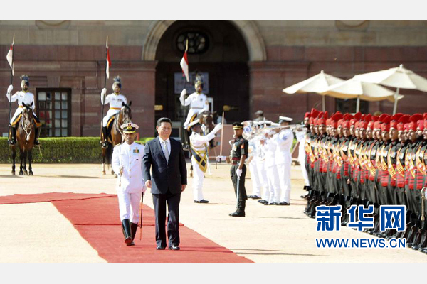 9月18日，國家主席習(xí)近平出席印度總統(tǒng)慕克吉在總統(tǒng)府舉行的隆重歡迎儀式。 新華社記者 張鐸 攝