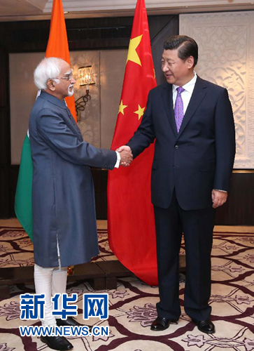 9月18日，國(guó)家主席習(xí)近平在新德里會(huì)見(jiàn)印度副總統(tǒng)兼聯(lián)邦院議長(zhǎng)安薩里。 新華社記者 龐興雷 攝