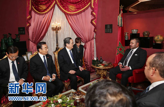 11月4日，中國(guó)全國(guó)政協(xié)主席俞正聲在非斯會(huì)見(jiàn)摩洛哥國(guó)王穆罕默德六世。 新華社記者 劉衛(wèi)兵 攝