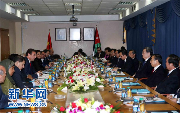  11月9日，正在約旦進行正式友好訪問的全國政協主席俞正聲在安曼會見約旦眾議院代議長薩法迪。 新華社記者 劉衛兵 攝 