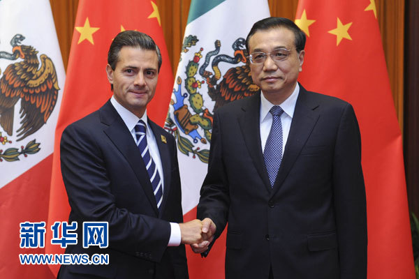 11月11日，國務(wù)院總理李克強(qiáng)在北京人民大會堂會見來華進(jìn)行國事訪問并出席亞太經(jīng)合組織第二十二次領(lǐng)導(dǎo)人非正式會議的墨西哥總統(tǒng)培尼亞。新華社記者張鐸攝