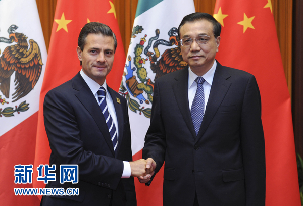 11月11日，國務院總理李克強在北京人民大會堂會見來華進行國事訪問并出席亞太經合組織第二十二次領導人非正式會議的墨西哥總統培尼亞。新華社記者張鐸 攝 