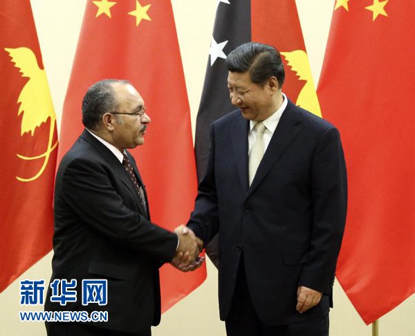 11月22日，國家主席習(xí)近平在斐濟楠迪會見巴布亞新幾內(nèi)亞總理奧尼爾。 新華社記者姚大偉攝 