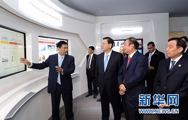 11月26日，正在墨西哥進行正式友好訪問的全國人大常委會委員長張德江在墨西哥城視察華為公司拉美北地區部。 新華社記者劉建生攝