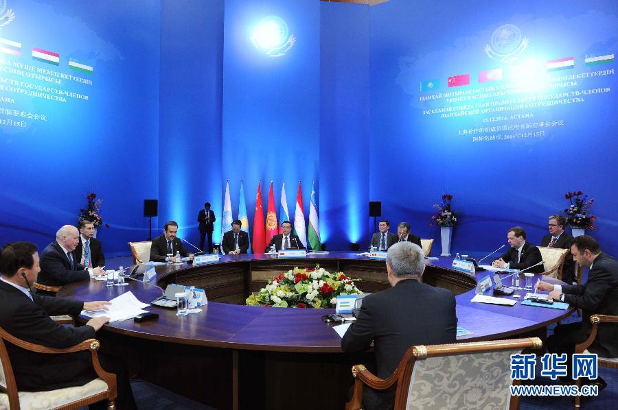 12月15日，中國國務(wù)院總理李克強在阿斯塔納出席上海合作組織成員國政府首腦理事會第十三次會議。 新華社記者 饒愛民 攝 
