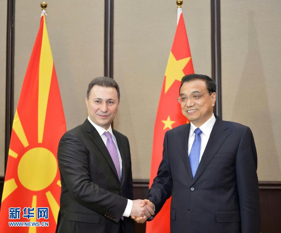 12月17日，中國國務(wù)院總理李克強(qiáng)在貝爾格萊德會見馬其頓總理格魯埃夫斯基。 新華社記者劉力航攝 