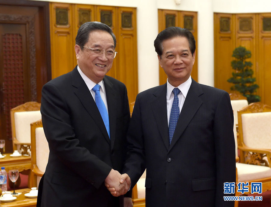 12月25日至27日，中共中央政治局常委、全國政協(xié)主席俞正聲對越南進(jìn)行正式訪問。這是12月26日，俞正聲在河內(nèi)會見越南政府總理阮晉勇。 新華社記者馬占成攝