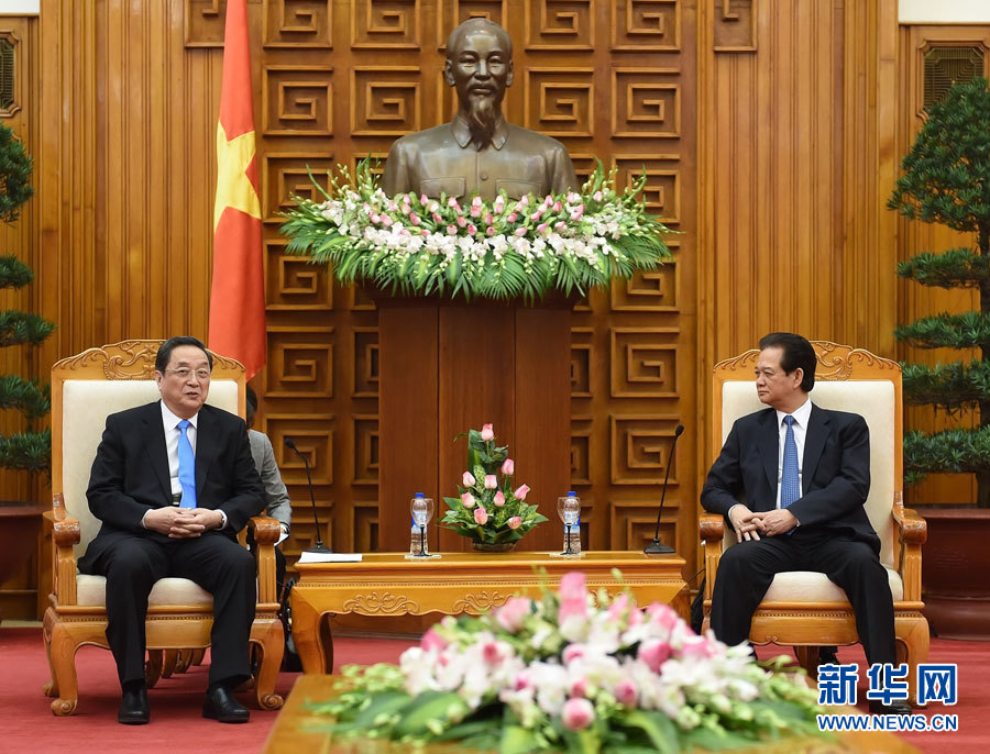 12月25日至27日，中共中央政治局常委、全國政協(xié)主席俞正聲對越南進(jìn)行正式訪問。這是12月26日，俞正聲在河內(nèi)會見越南政府總理阮晉勇。 新華社記者劉建生攝