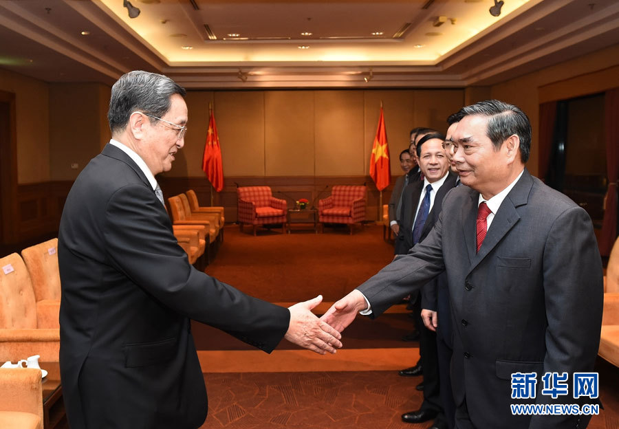 12月25日至27日，中共中央政治局常委、全國政協(xié)主席俞正聲對越南進(jìn)行正式訪問。這是12月25日，俞正聲在河內(nèi)會見越共中央書記處常務(wù)書記黎鴻英。 新華社記者劉建生攝