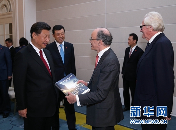 10月22日,國家主席習近平在倫敦集體會見英國前首相布朗等英國友人。新華社記者 龐興雷 攝 10月22日,國家主席習近平在倫敦集體會見英國前首相布朗等英國友人。新華社記者 龐興雷 攝