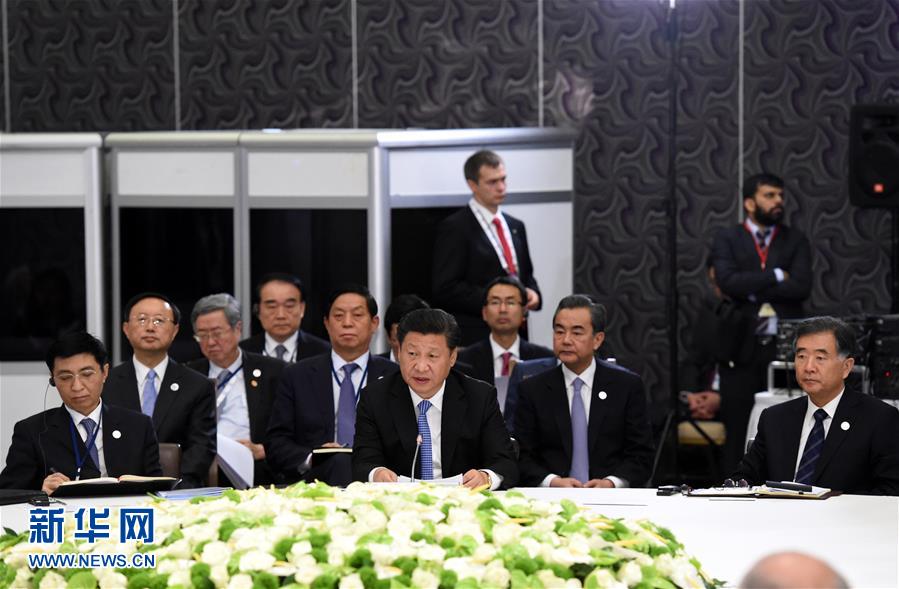  11月15日，金磚國家領導人非正式會晤在土耳其安塔利亞舉行，中國國家主席習近平、俄羅斯總統(tǒng)普京、印度總理莫迪、南非總統(tǒng)祖馬、巴西總統(tǒng)羅塞夫出席。習近平在會上發(fā)表題為《開拓機遇應對挑戰(zhàn)》的重要講話。 新華社記者 饒愛民 攝 