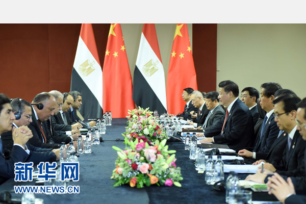 12月4日，國家主席習近平在約翰內(nèi)斯堡會見埃及總理伊斯梅爾。新華社記者 張鐸 攝 