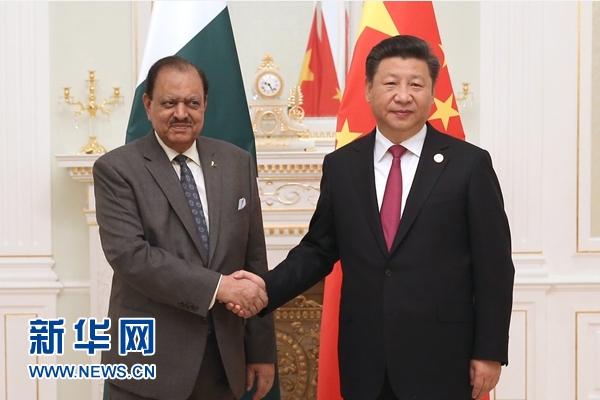 6月23日，國家主席習(xí)近平在塔什干會(huì)見巴基斯坦總統(tǒng)侯賽因。新華社記者馬占成攝