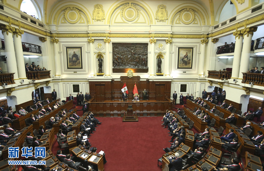 11月21日,國(guó)家主席習(xí)近平在秘魯國(guó)會(huì)發(fā)表題為《同舟共濟(jì)、揚(yáng)帆遠(yuǎn)航,共創(chuàng)中拉關(guān)系美好未來(lái)》的重要演講。 新華社記者 龐興雷 攝 11月21日,國(guó)家主席習(xí)近平在秘魯國(guó)會(huì)發(fā)表題為《同舟共濟(jì)、揚(yáng)帆遠(yuǎn)航,共創(chuàng)中拉關(guān)系美好未來(lái)》的重要演講。 新華社記者 龐興雷 攝