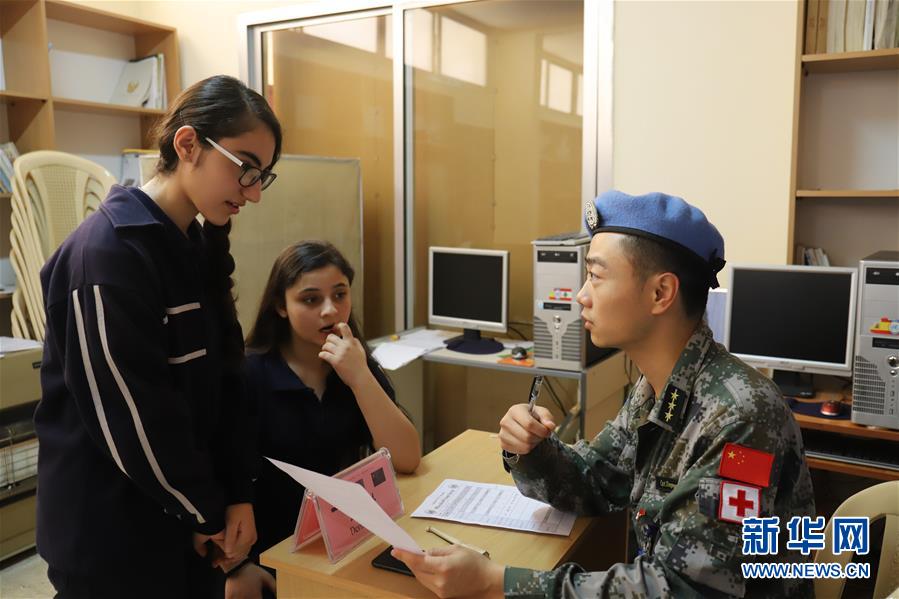 （新華網(wǎng)）（1）接力義診　傳遞友誼&mdash;&mdash;記中國赴黎維和醫(yī)療分隊(duì)在當(dāng)?shù)貙W(xué)校義診