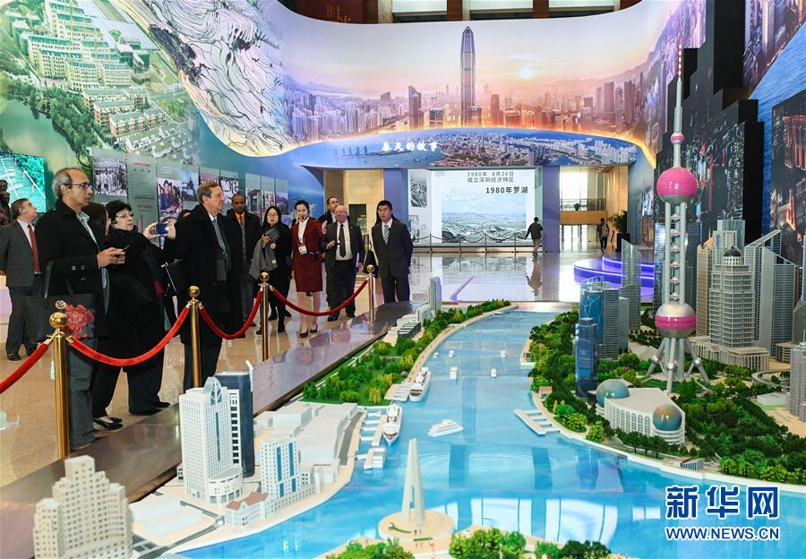 （文化）（1）&ldquo;偉大的變革&mdash;&mdash;慶祝改革開(kāi)放40周年大型展覽&rdquo; 迎來(lái)外賓專場(chǎng)