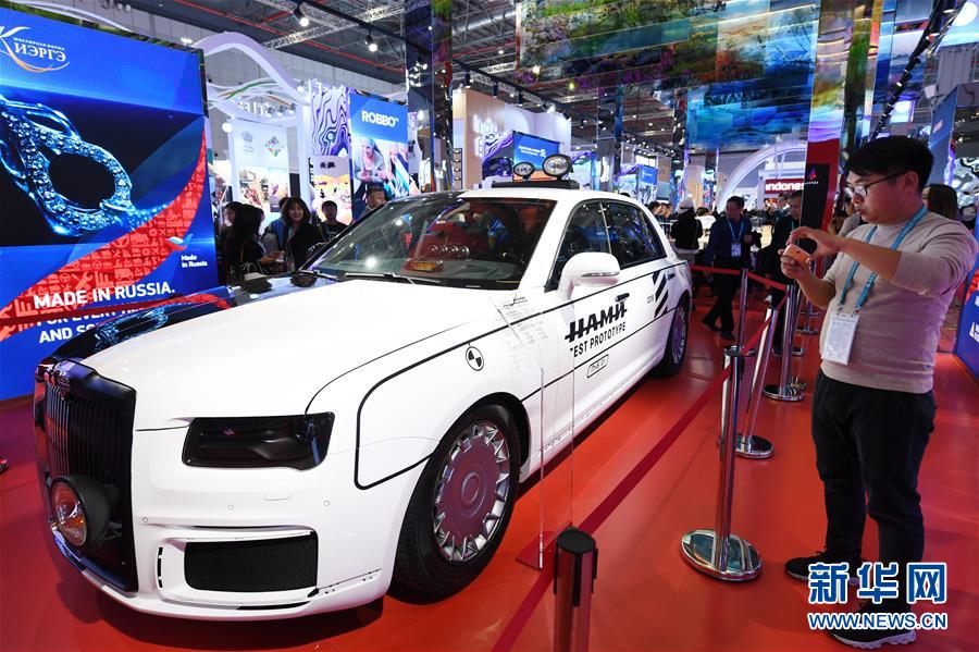 （新華全媒頭條&middot;圖文互動(dòng)）（11）大江奔騰勢(shì)如虹&mdash;&mdash;習(xí)近平主席出席第二屆中國(guó)國(guó)際進(jìn)口博覽會(huì)紀(jì)實(shí)