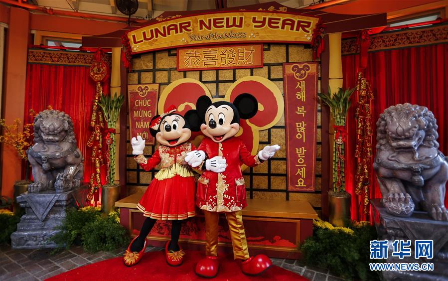（國(guó)際&middot;圖文互動(dòng)）（7）通訊：美國(guó)迪士尼加州冒險(xiǎn)樂園紅紅火火迎鼠年
