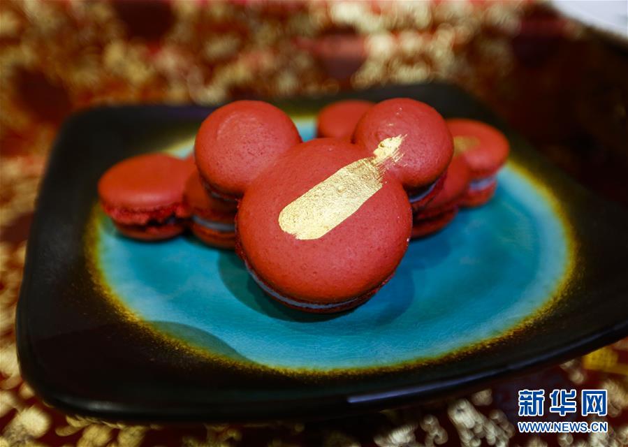 （國(guó)際&middot;圖文互動(dòng)）（9）通訊：美國(guó)迪士尼加州冒險(xiǎn)樂園紅紅火火迎鼠年