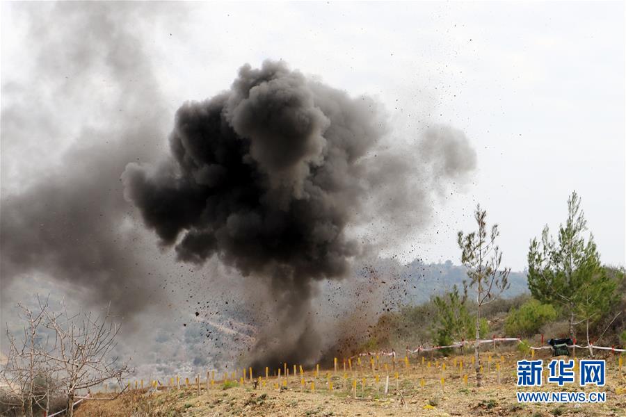 (國際·圖文互動)(4)通訊:“中國軍人掃雷一如既往專業和敬業!”——記中國赴黎維和部隊完成“藍線”3個雷場清排任務