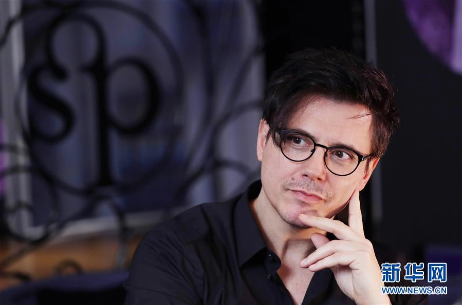 （國(guó)際&middot;圖文互動(dòng)）（3）通訊：手牽手，我們共同驅(qū)散陰霾&mdash;&mdash;法國(guó)音樂人創(chuàng)作抗疫歌曲背后的故事